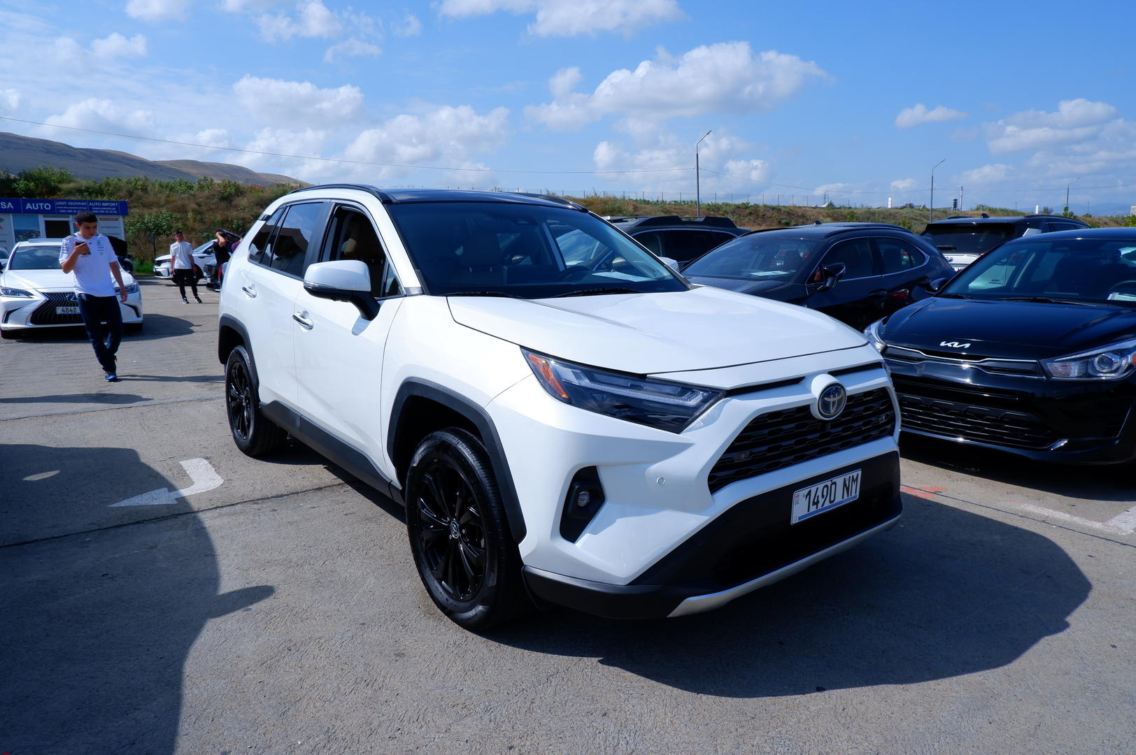Toyota RAV4 2023 — photo 2
