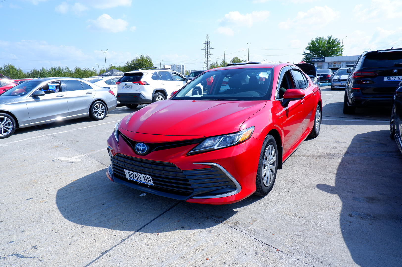 Toyota Camry 2023 — photo 2