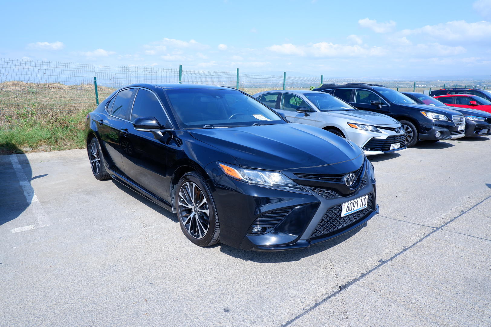 Toyota Camry 2020 — photo 2
