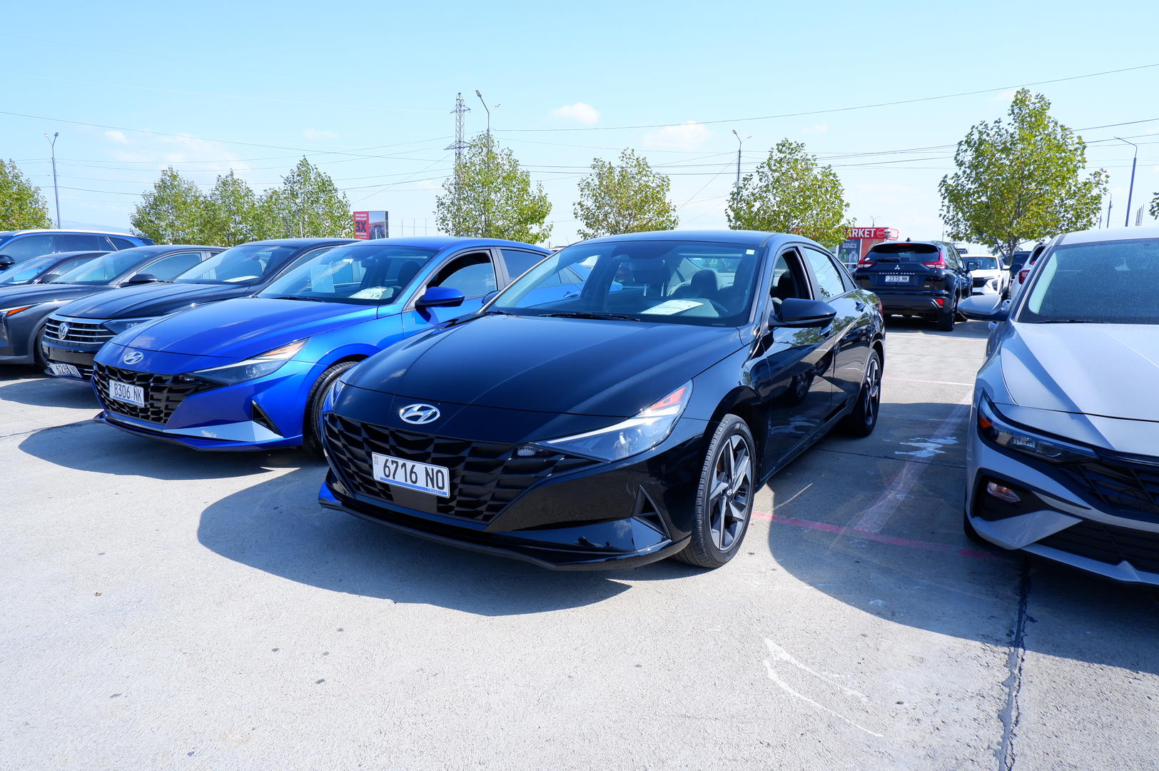 Hyundai Elantra 2023 — photo 2