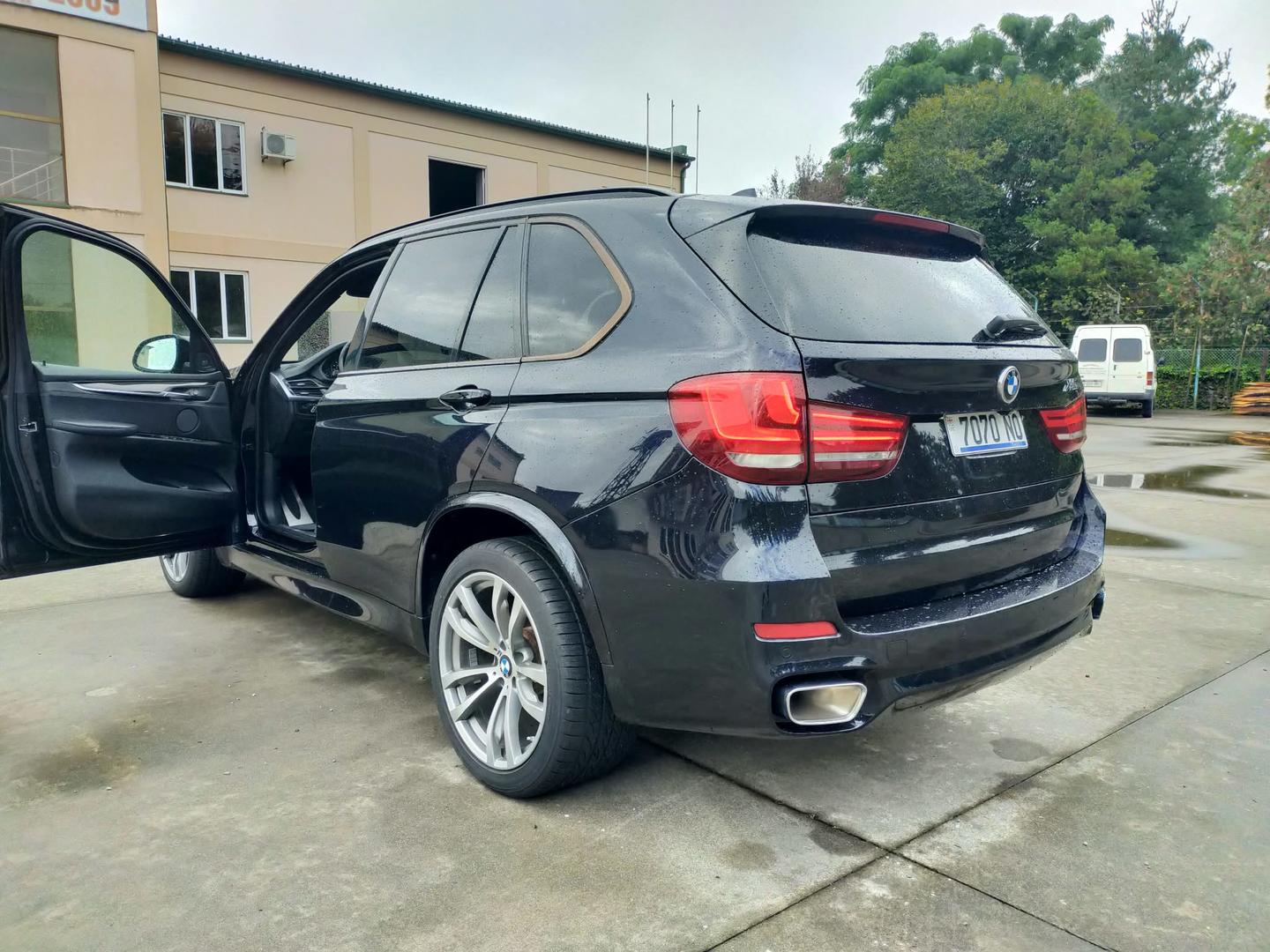 BMW X5 2015 — photo 2