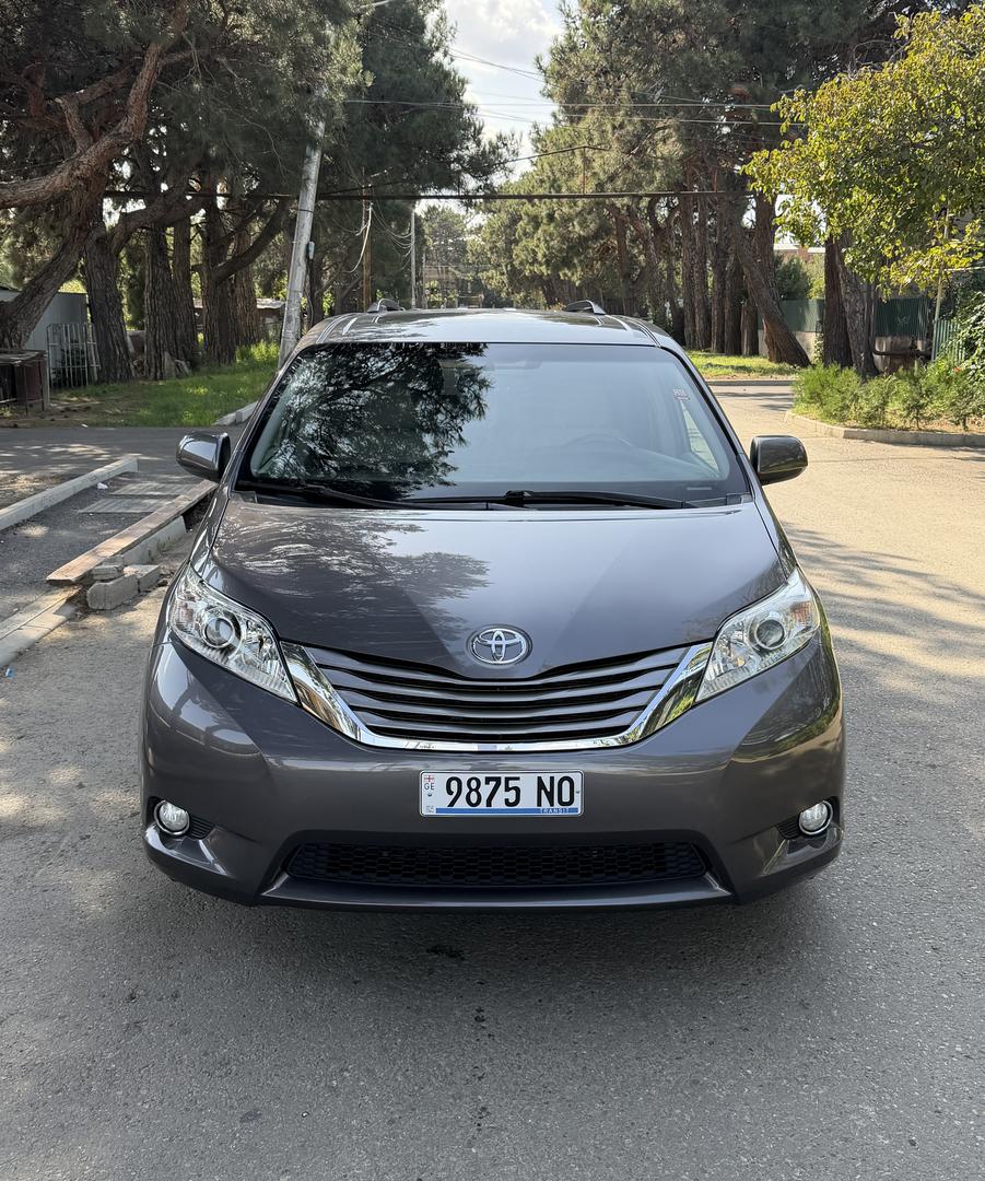 Toyota Sienna 2015 — photo 2