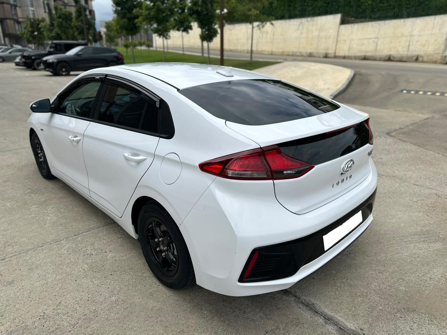 Hyundai Ioniq 2018 — photo 2