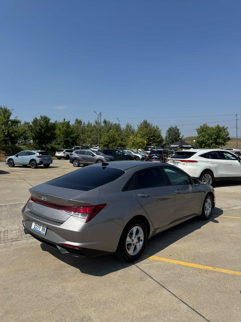 Hyundai Elantra 2022 — photo 2