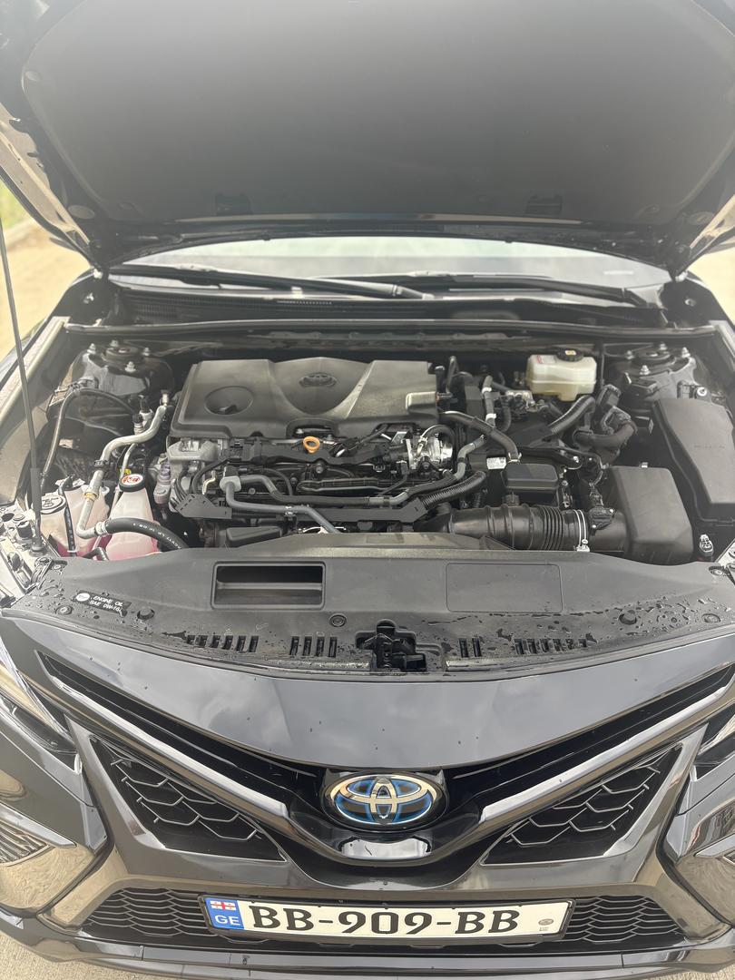 Toyota Camry 2022 — photo 2