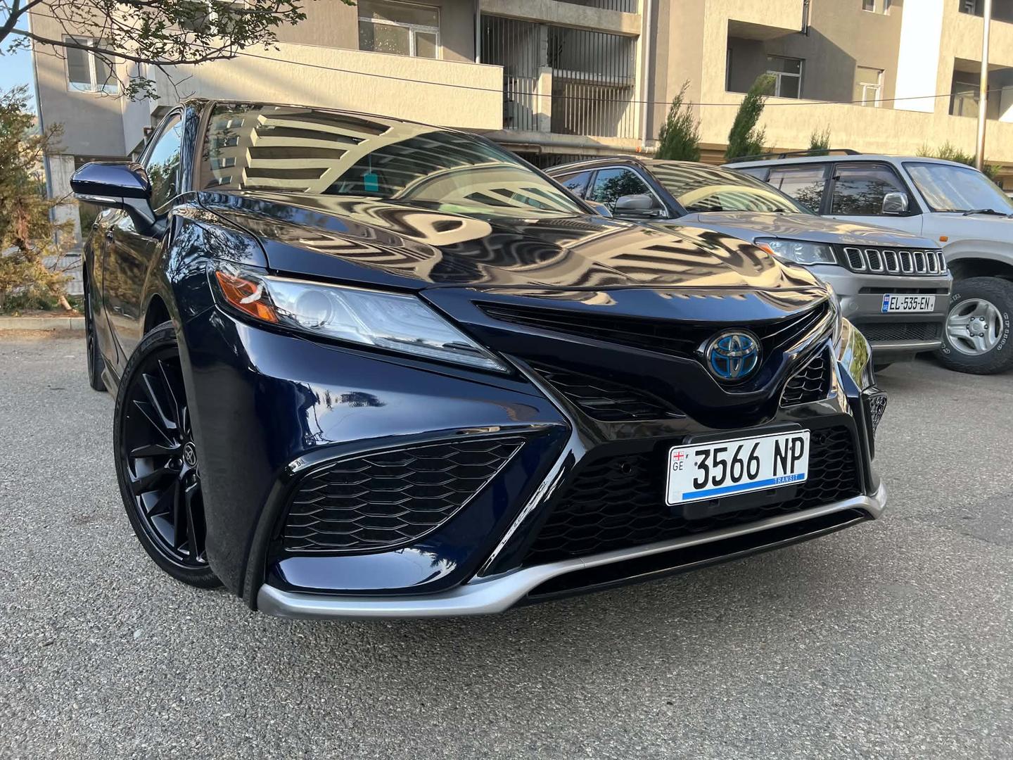 Toyota Camry 2022 — photo 2