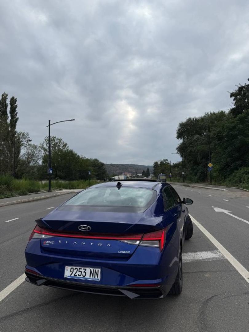Hyundai Elantra 2023 — photo 2