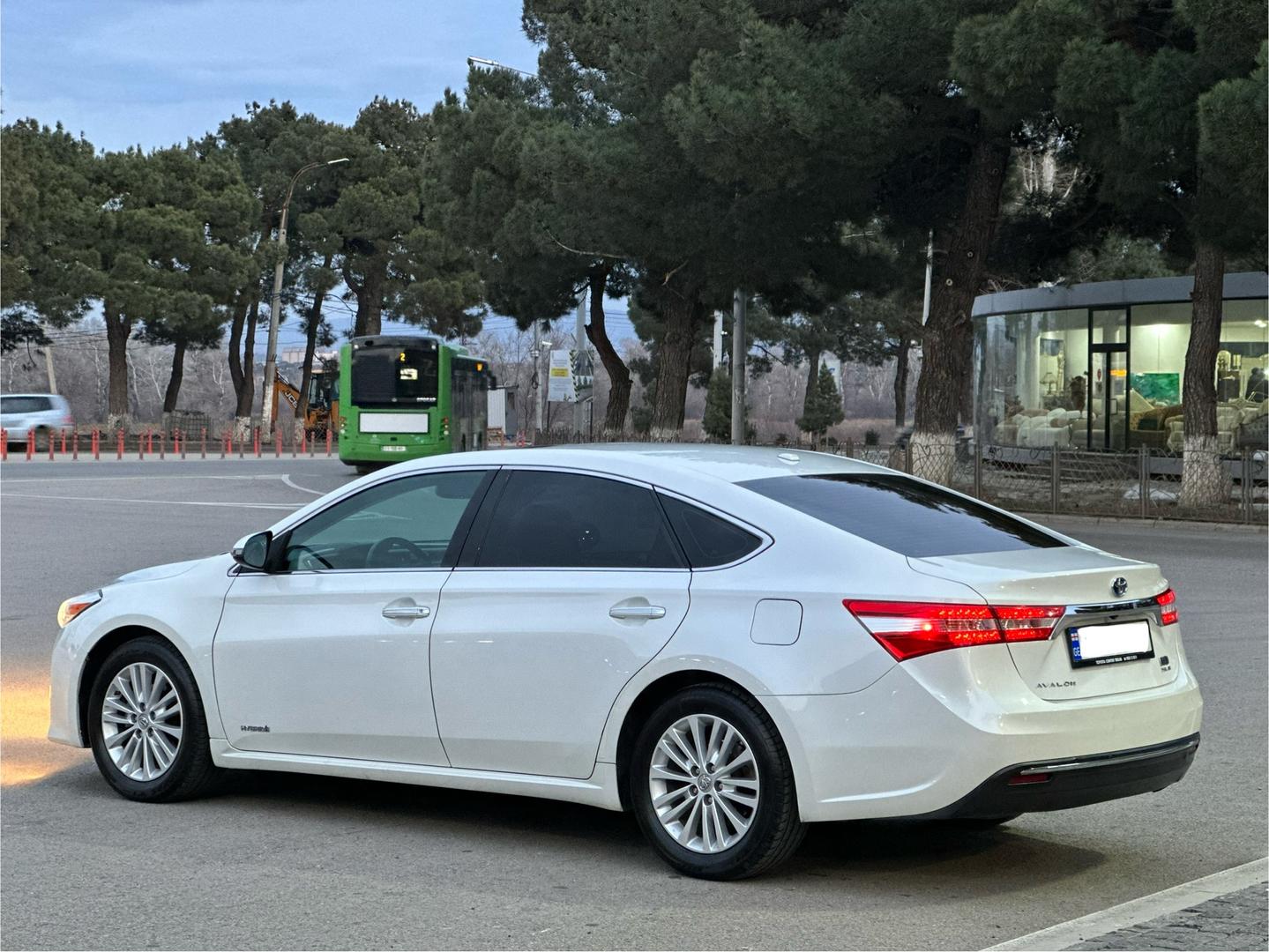 Toyota Avalon 2015 — photo 2
