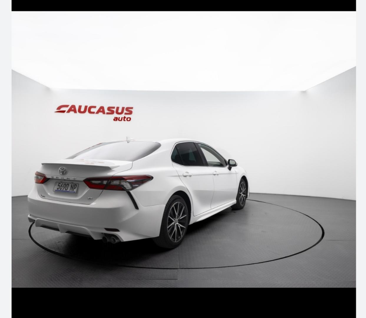 Toyota Camry 2022 — photo 2