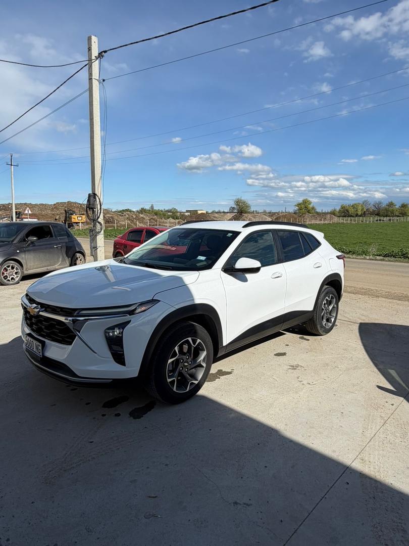 Chevrolet Trax 2023 — photo 2