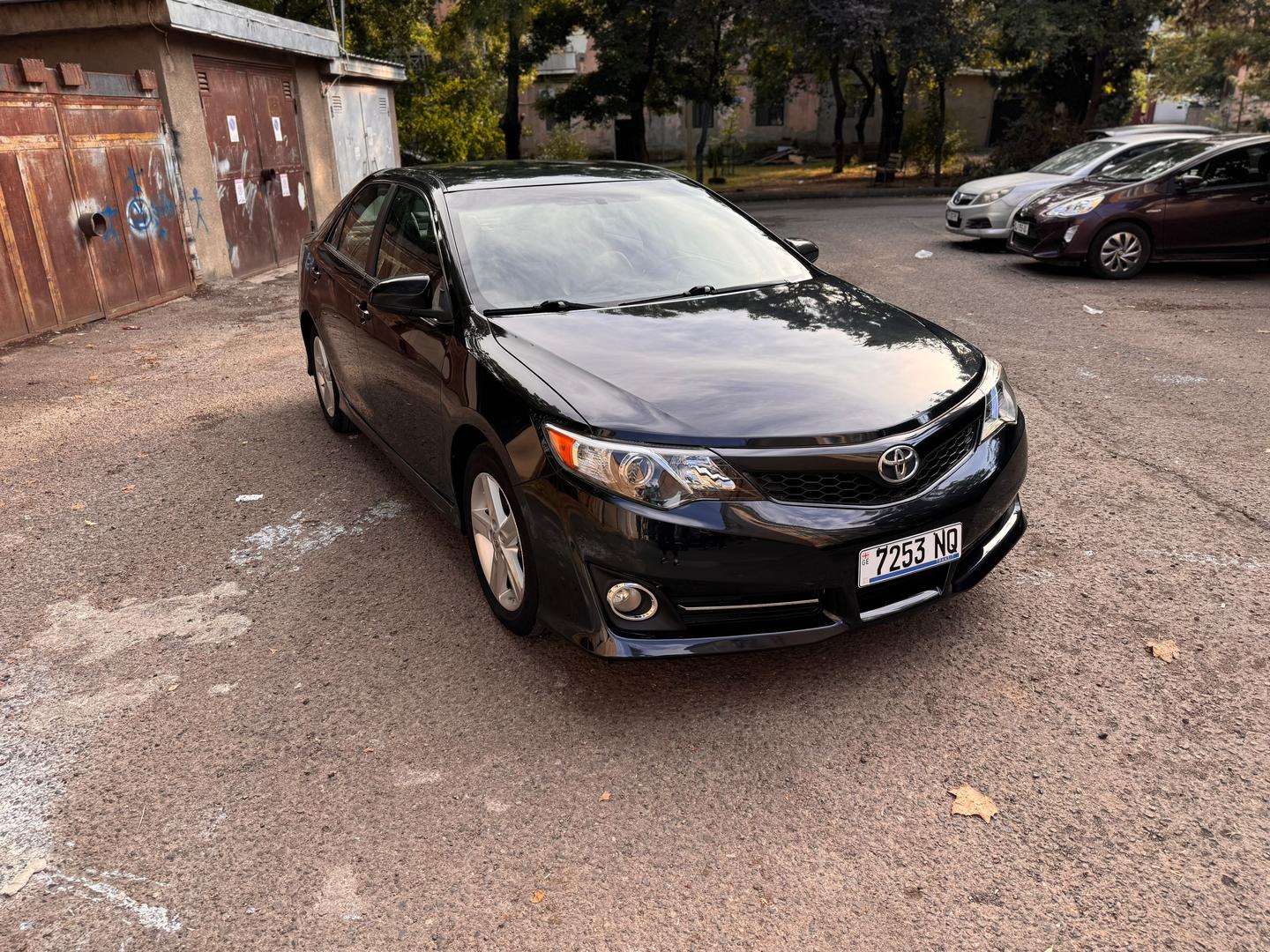 Toyota Camry 2014 — photo 2