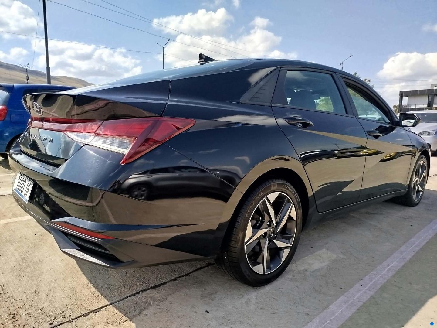 Hyundai Elantra 2023 — photo 2