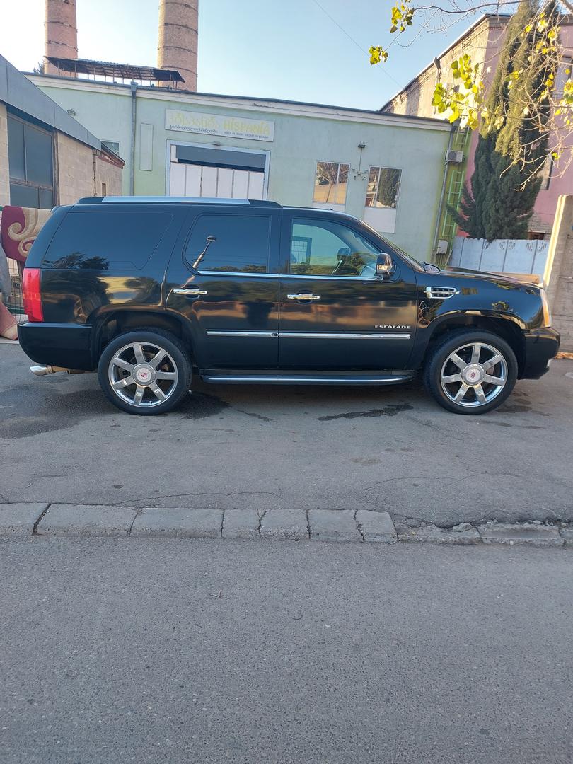 Cadillac Escalade 2011 — photo 2