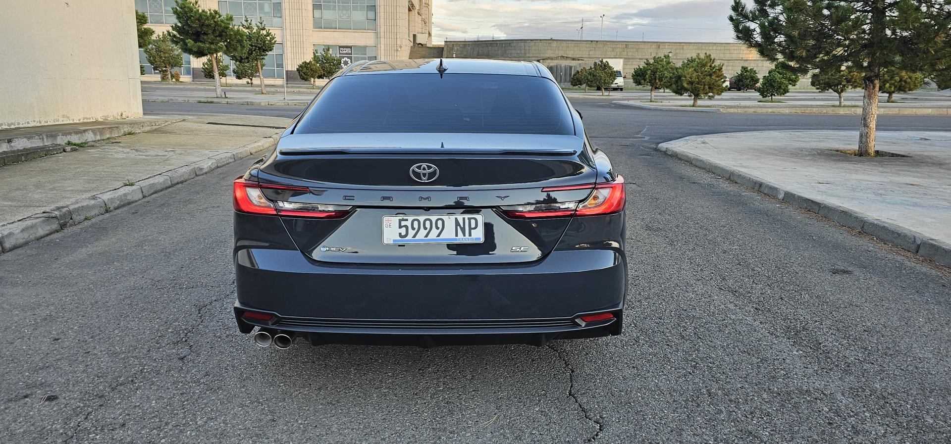 Toyota Camry 2025 — photo 2