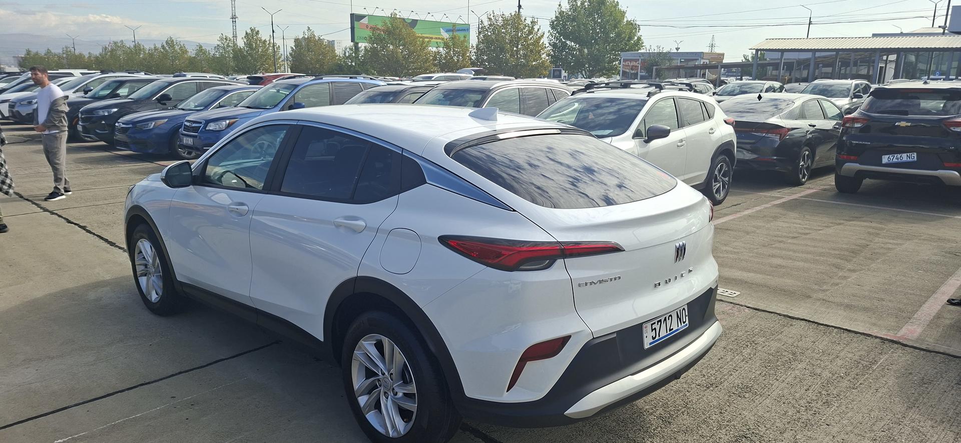 Buick Envista 2023 — photo 2