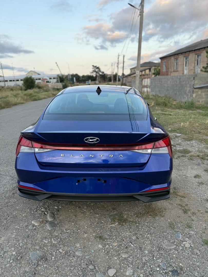 Hyundai Elantra 2021 — photo 2