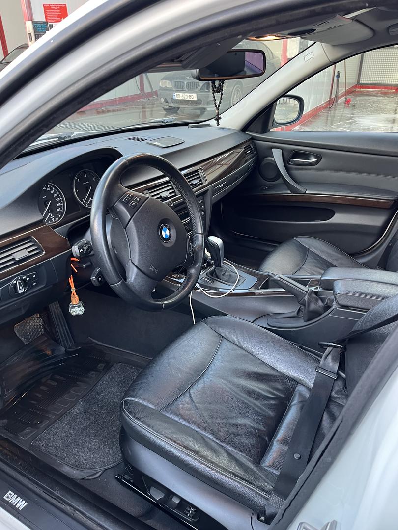 BMW 320 2009 — photo 2
