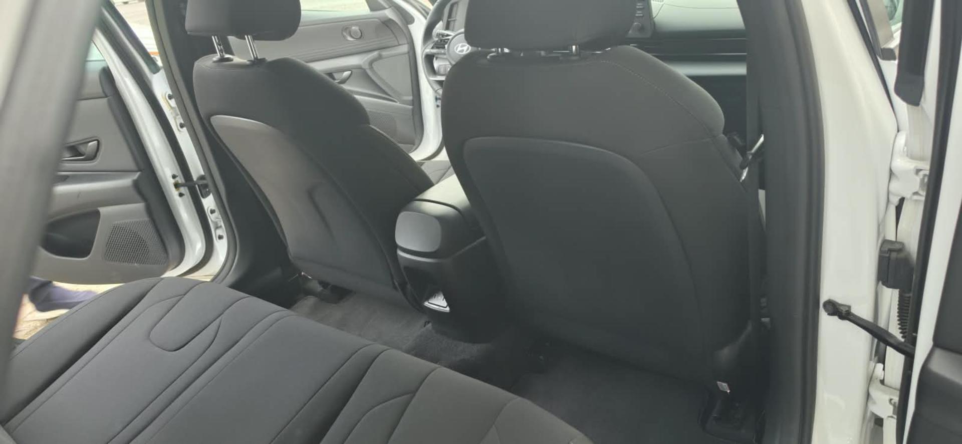 Hyundai Elantra 2024 — photo 2
