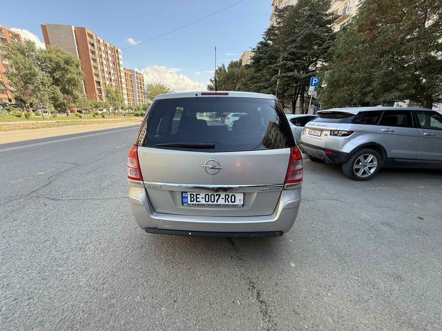 Opel Zafira 2010 — photo 2