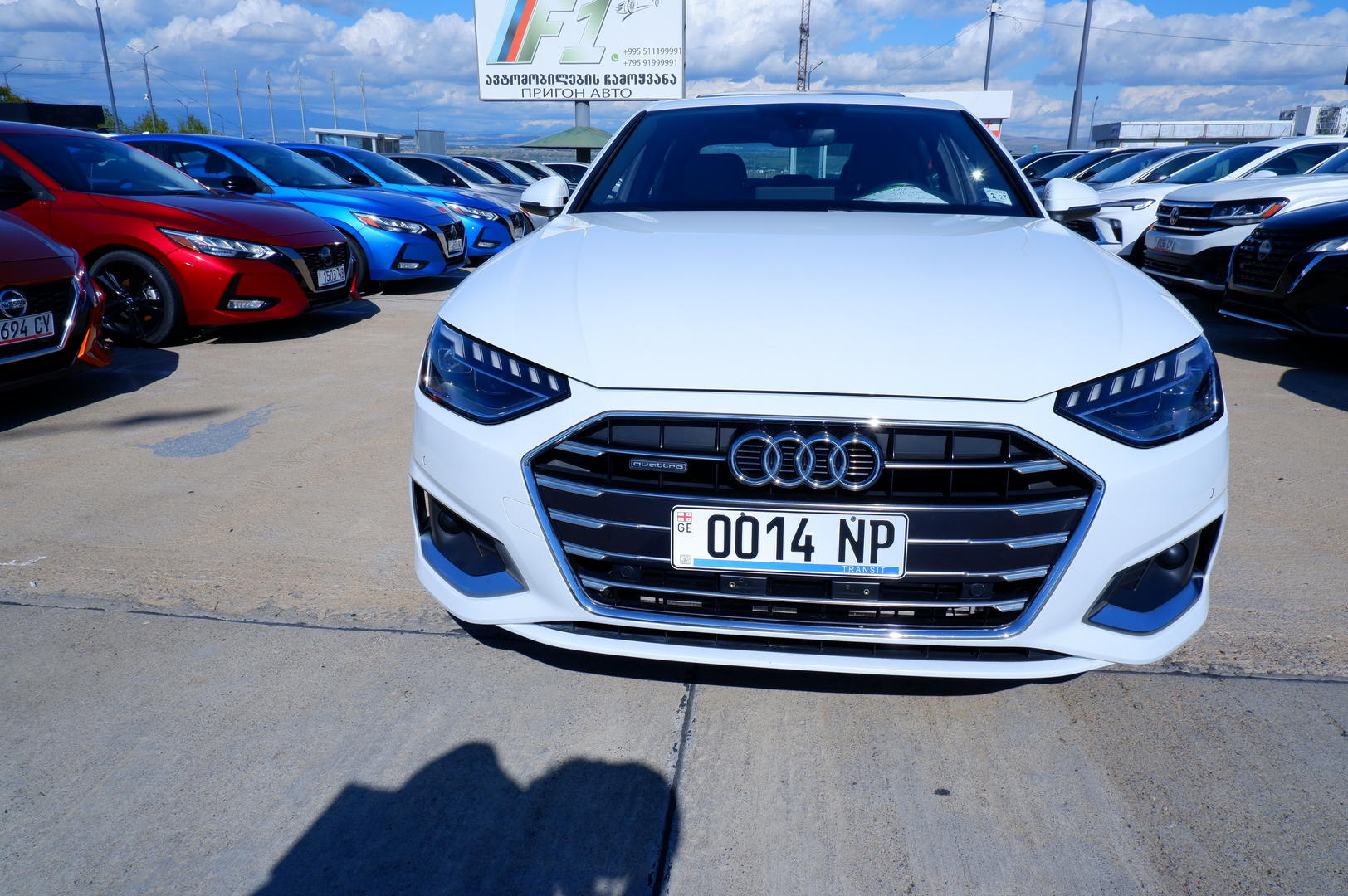 Audi A4 2023 — photo 2