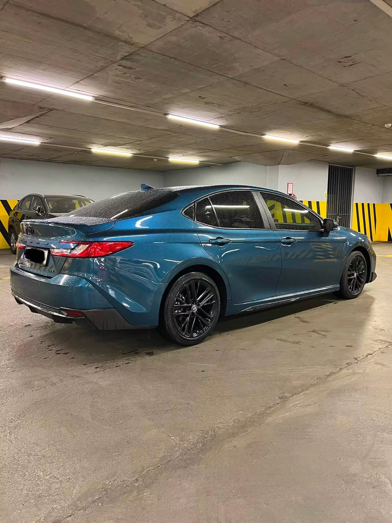 Toyota Camry 2025 — photo 2