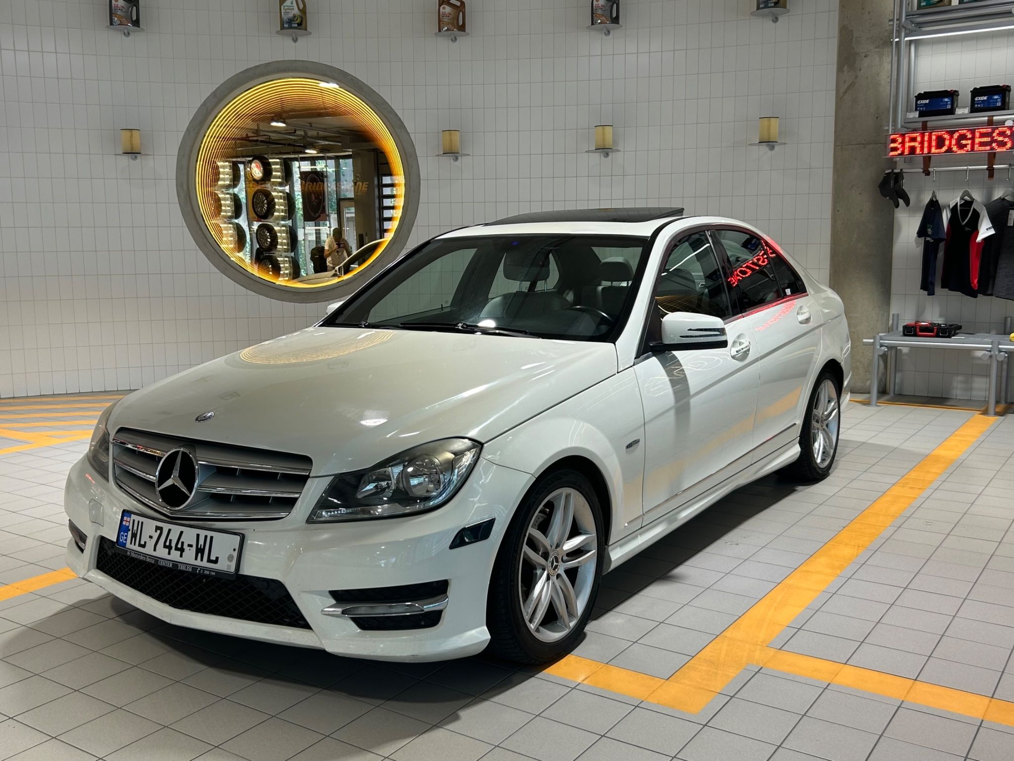 Mercedes-Benz C-Class 2012 — photo 2