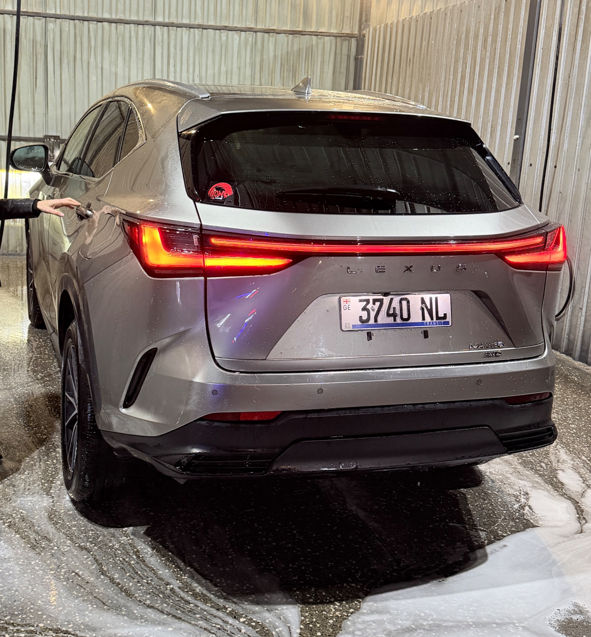 Lexus NX 350 2023 — photo 2