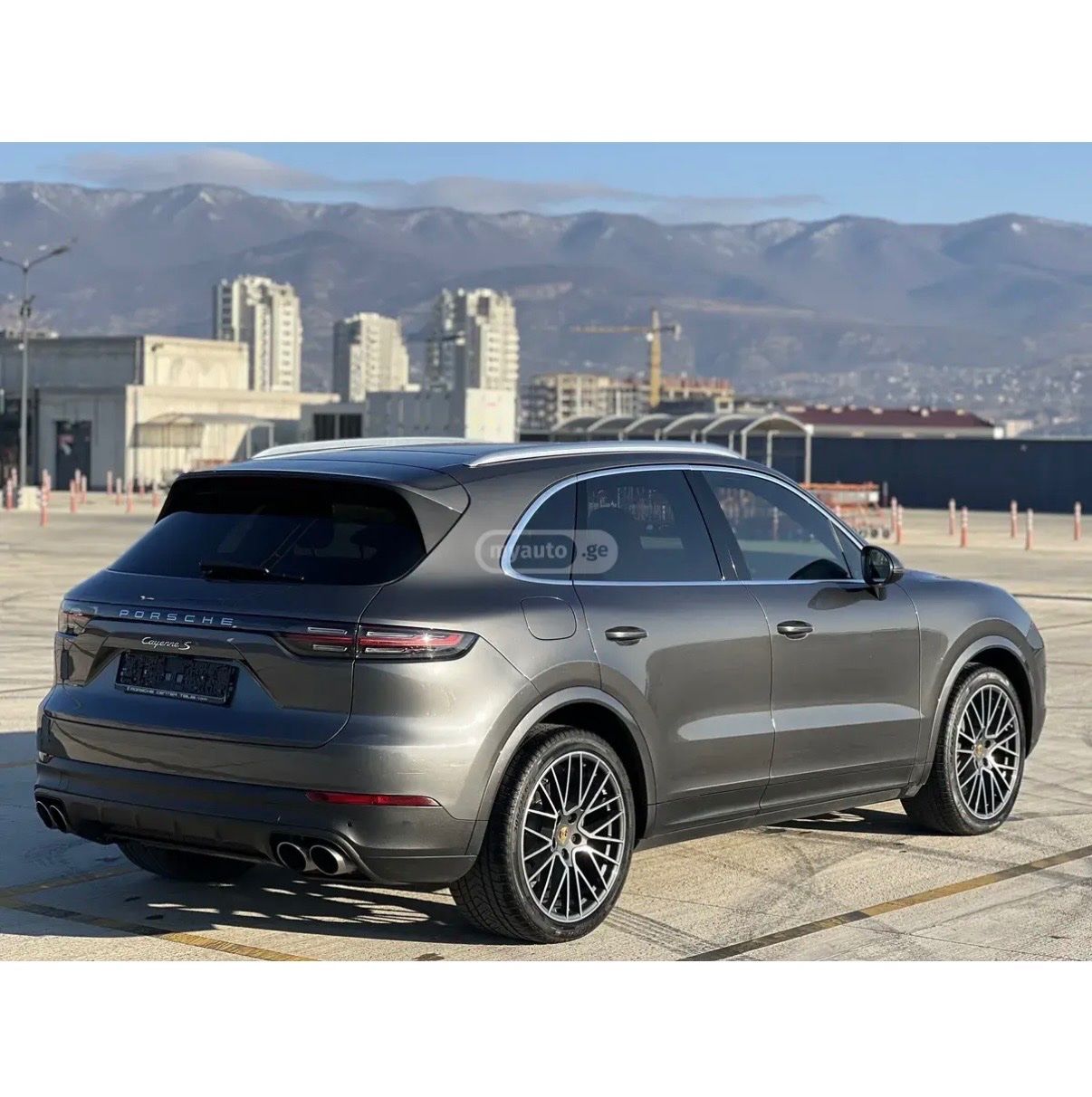 Porsche Cayenne 2020 — photo 2